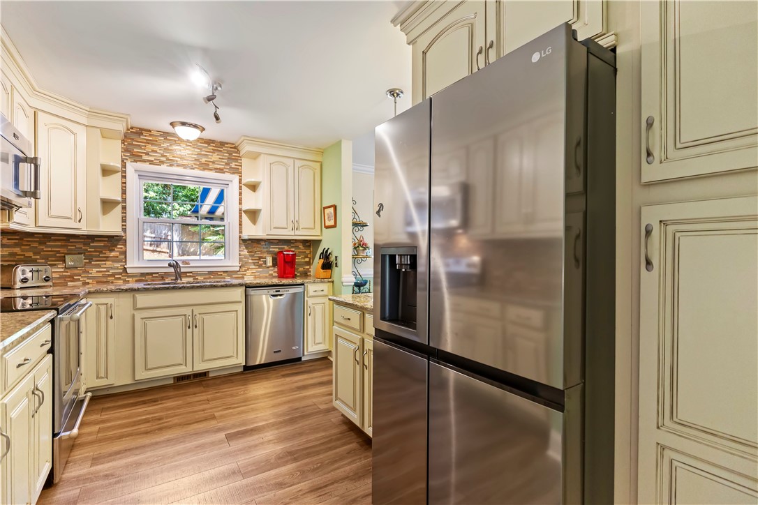 203 Hillandale Road Seneca, SC 29672 - Photo 4 of 42 Kitchen