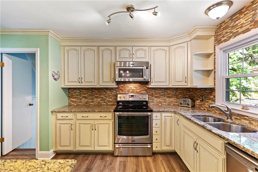 203 Hillandale Road Seneca, SC 29672 - Photo 5 of 42 Kitchen