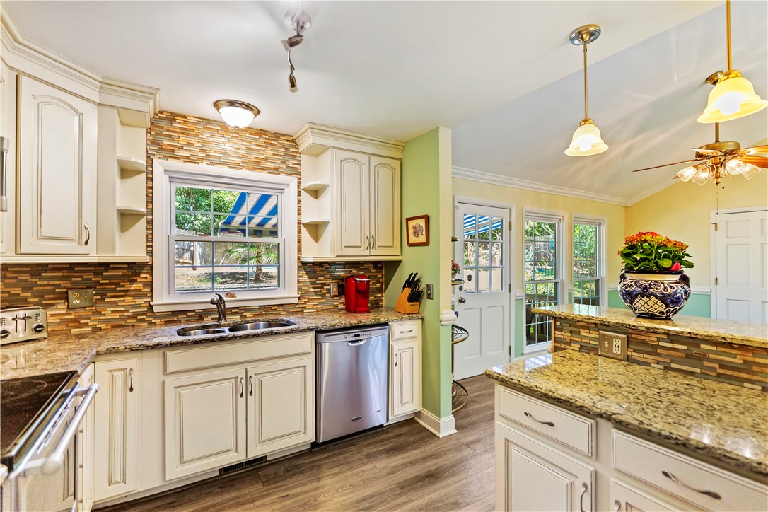 203 Hillandale Road Seneca, SC 29672 - Photo 7 of 42 Kitchen
