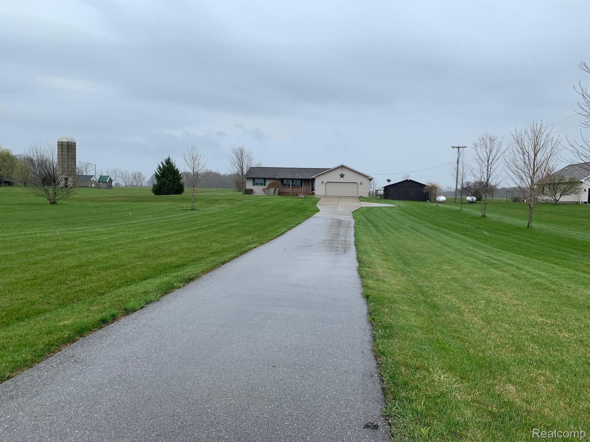 5685 Birch Run Road Millington, MI 48746 - Photo 2 of 31 IMG_5570.jpg