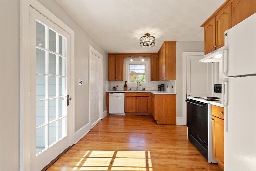 127 Trimtown Road Scituate, RI 02857 - Photo 13 of 32