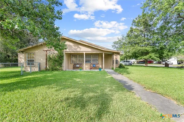 $249,000 | 209 Sunset Drive, Edna, TX 77957