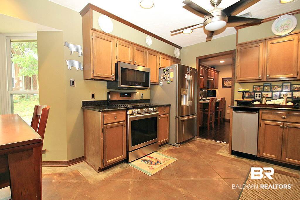 106 Winnetk Circle Daphne, AL 36526 - Photo 4 of 39 Gas Range, Convection Oven & Convection Mircrowave