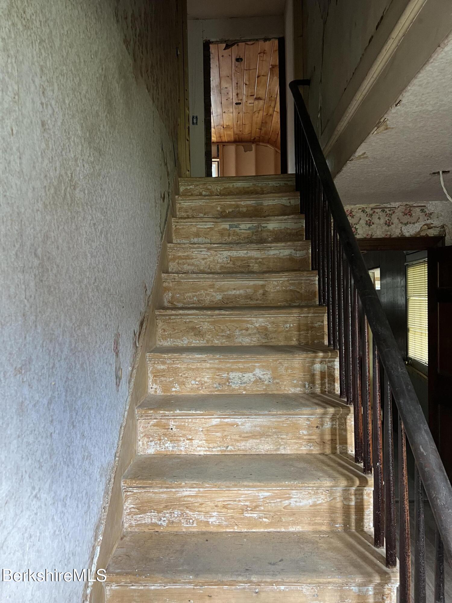 111 Columbia Street Adams, MA 01220 - Photo 16 of 21 a view of entryway