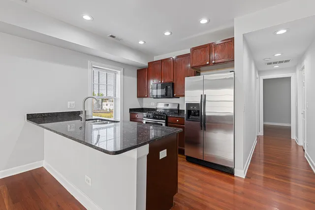 $2,307 | 7367 North Ashland Boulevard, Unit 3, Chicago, IL 60626