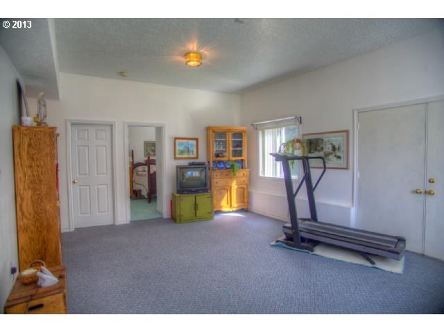31 Stewart Road Stevenson, WA 98648 - Photo 13 of 14 a view of a room with gym equipment