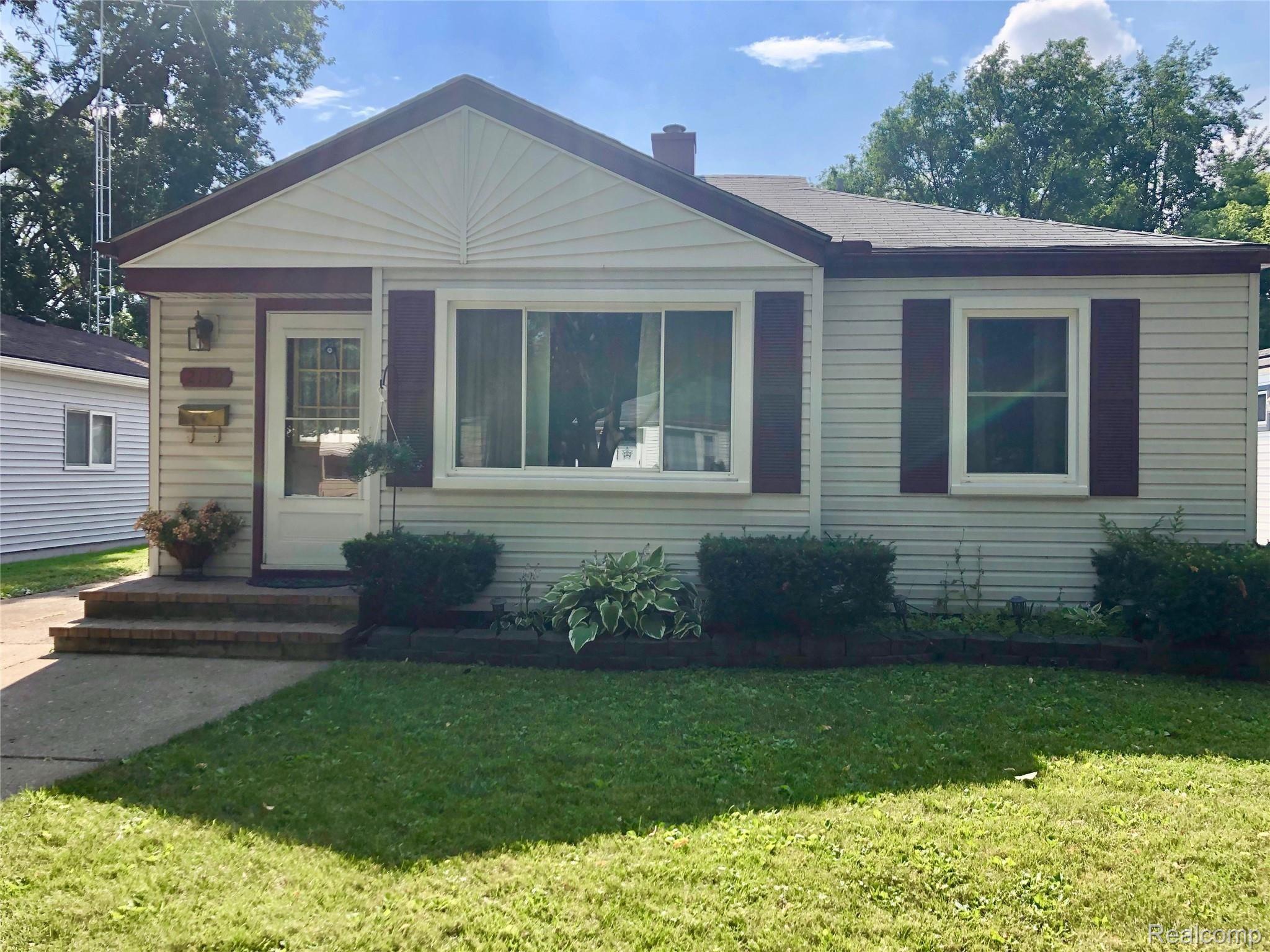 2119 MARTIN Road, Ferndale 48220  Let's Buy a house today!  Call the listing agent for a showing.
