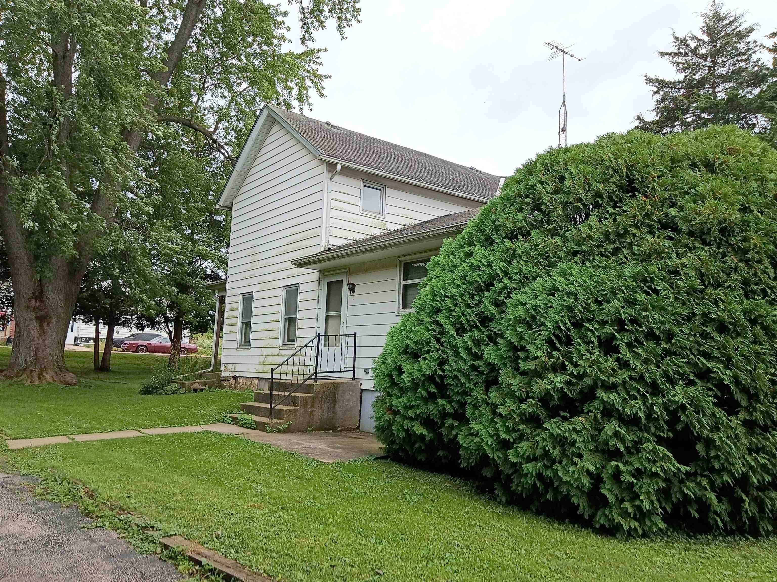 2628 West Florence Road Freeport, IL 61032 - Photo 3 of 13 Gallery Image 3