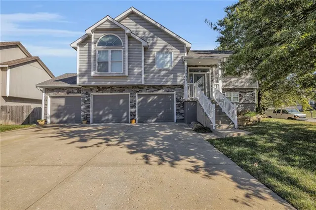 $407,500 | 18441 Spruce Street, Gardner, KS 66030