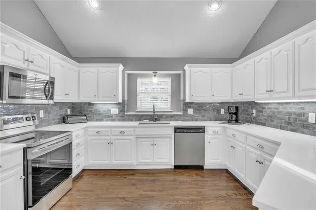 $407,500 | 18441 Spruce Street, Gardner, KS 66030