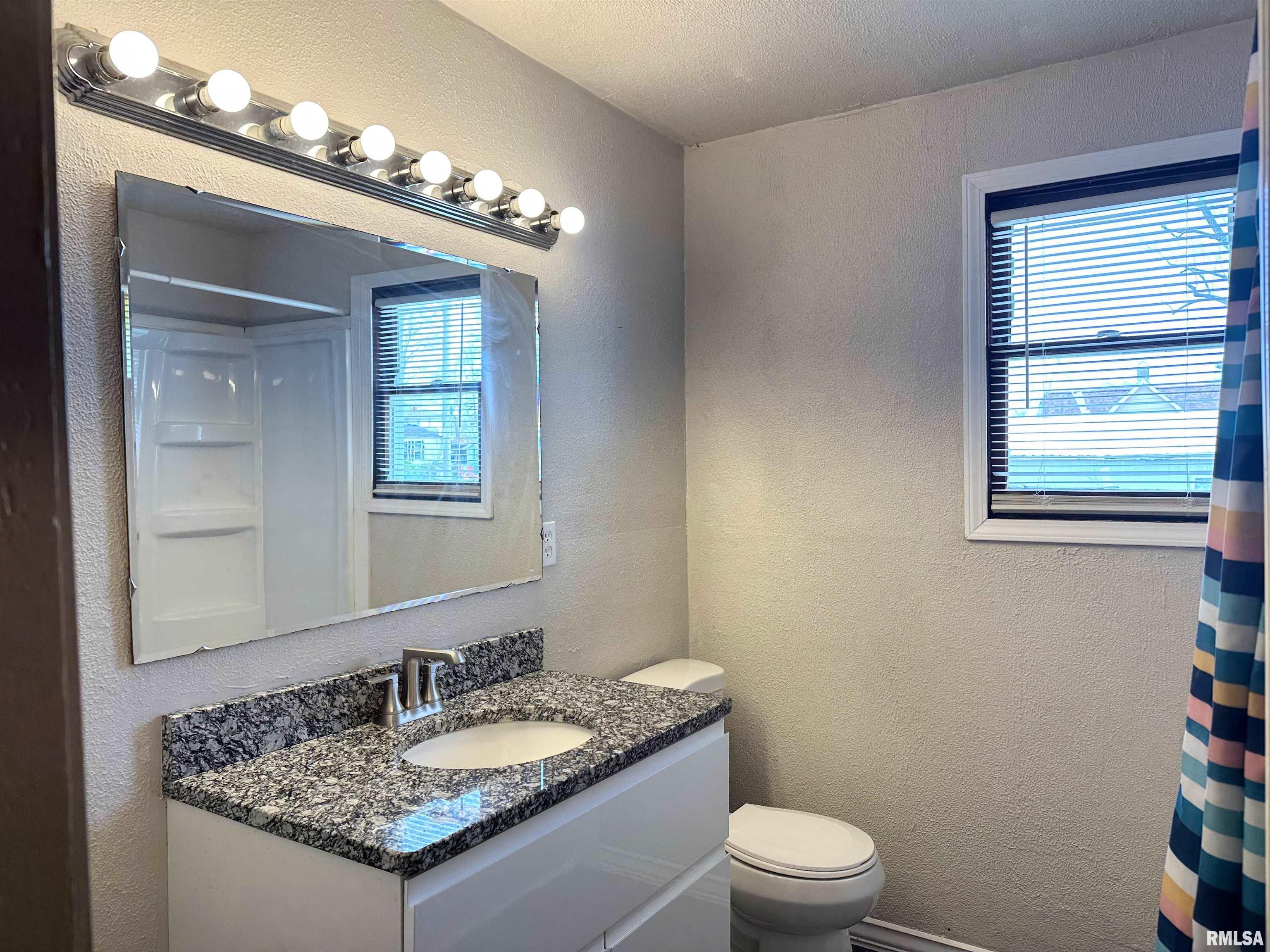 403 South State Street Christopher, IL 62822 - Photo 11 of 54 Gallery Image 11