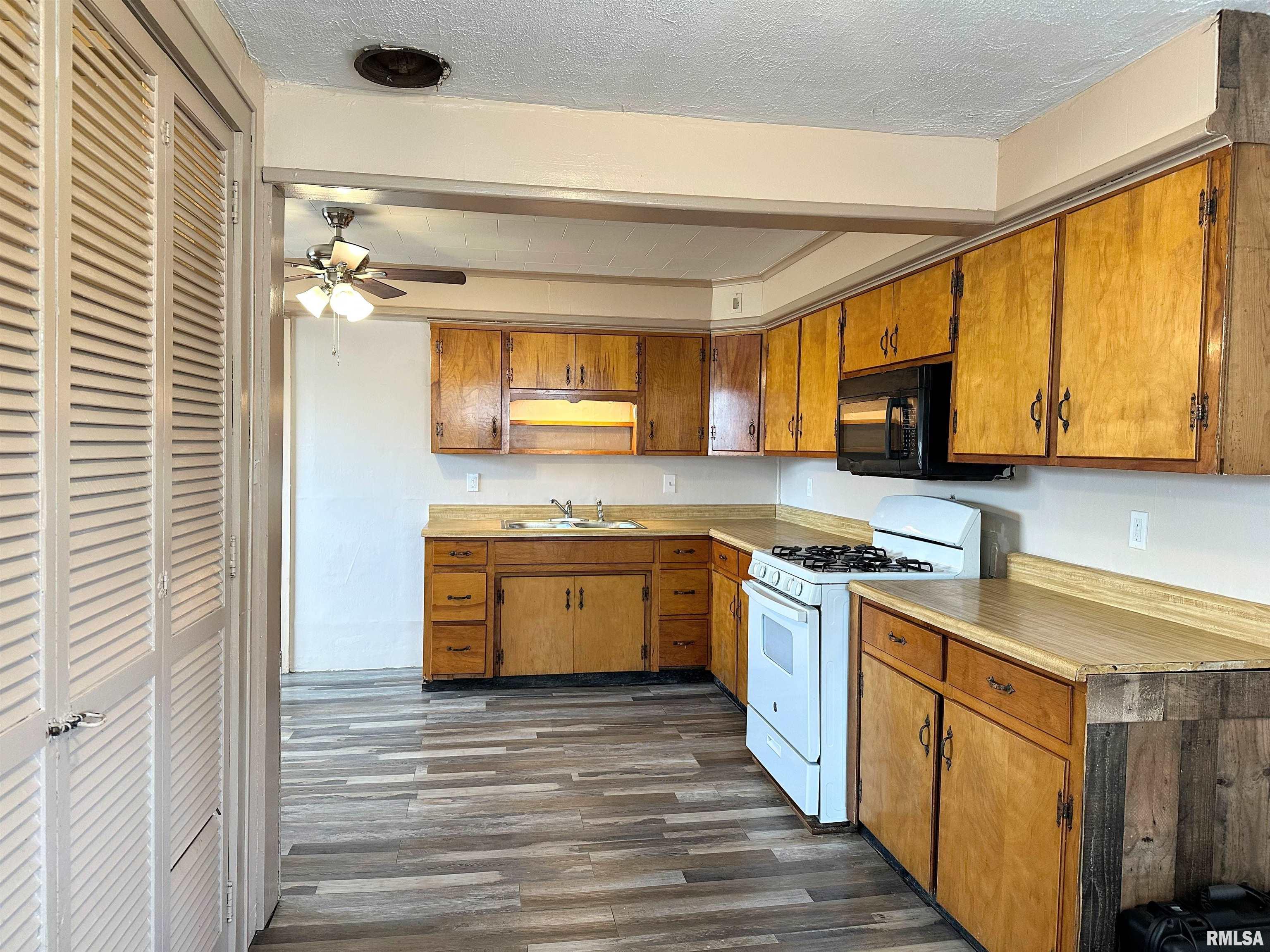 403 South State Street Christopher, IL 62822 - Photo 3 of 54 Gallery Image 3