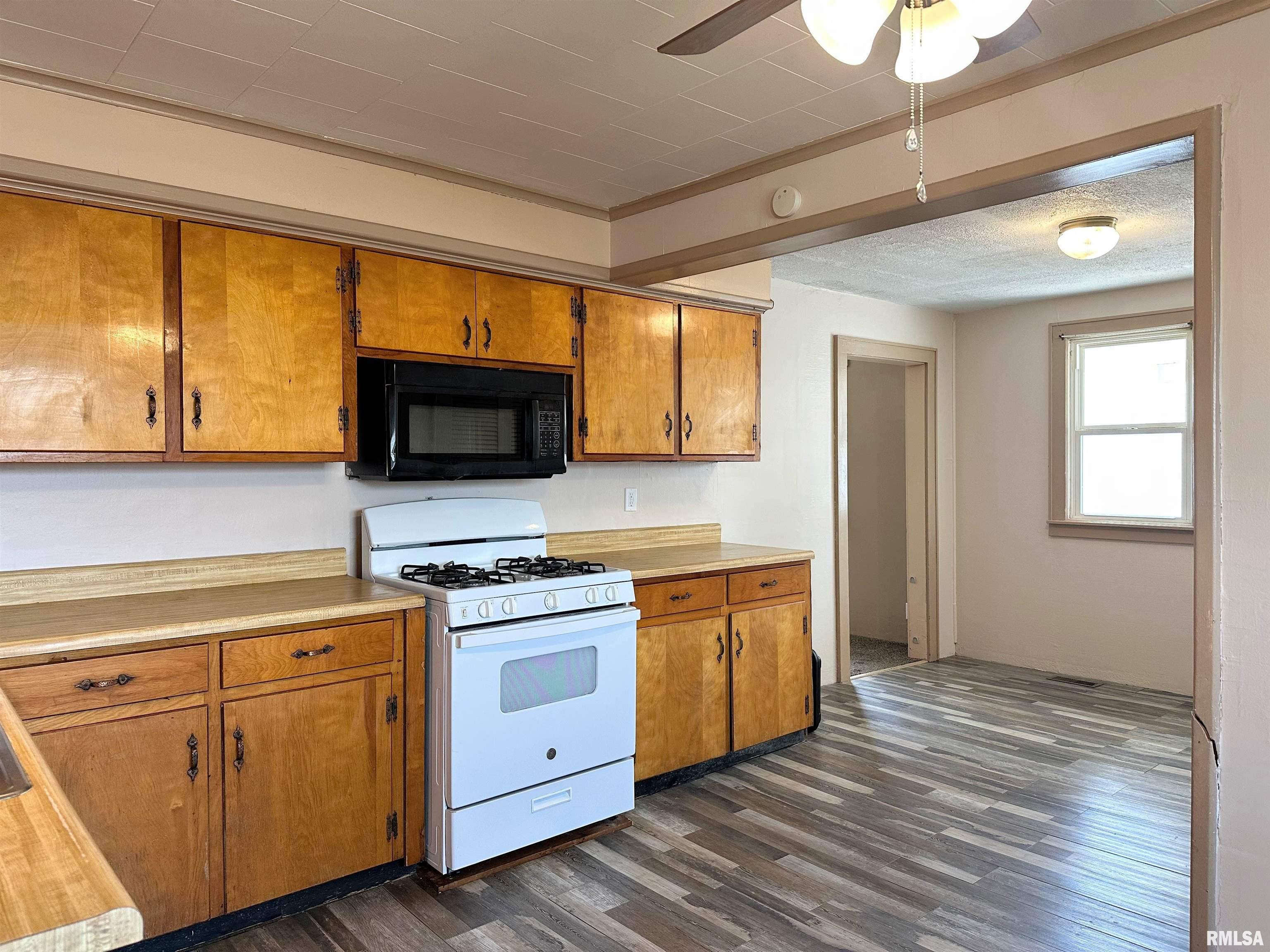 403 South State Street Christopher, IL 62822 - Photo 8 of 54 Gallery Image 8