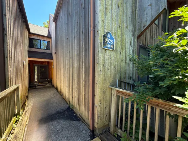 $239,000 | 9525 South Pointe Lasalles Drive, Bloomington, IN 47401
