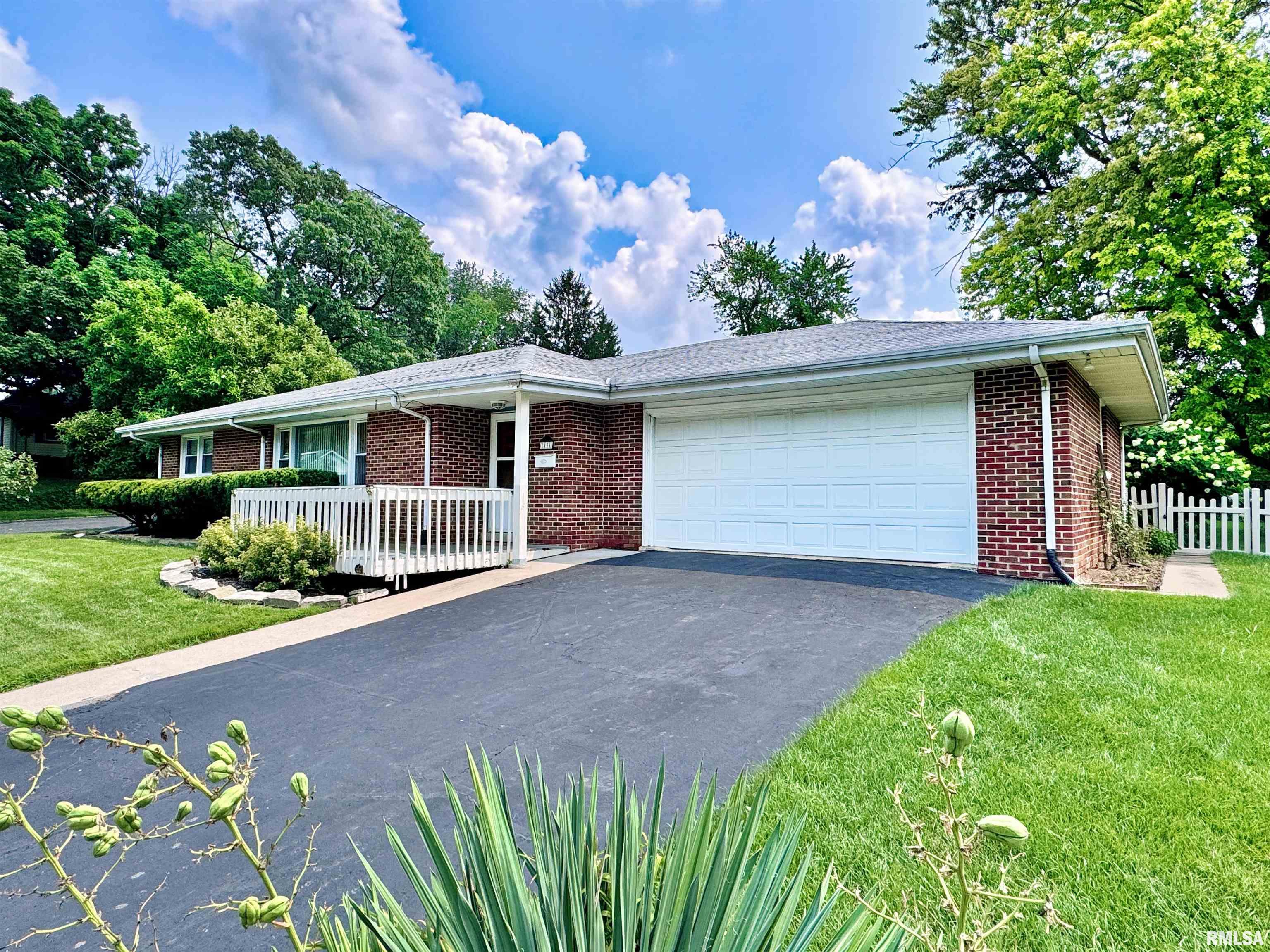 1434 East Rouse Avenue Peoria, IL 61603 - Photo 1 of 25 Gallery Image 1
