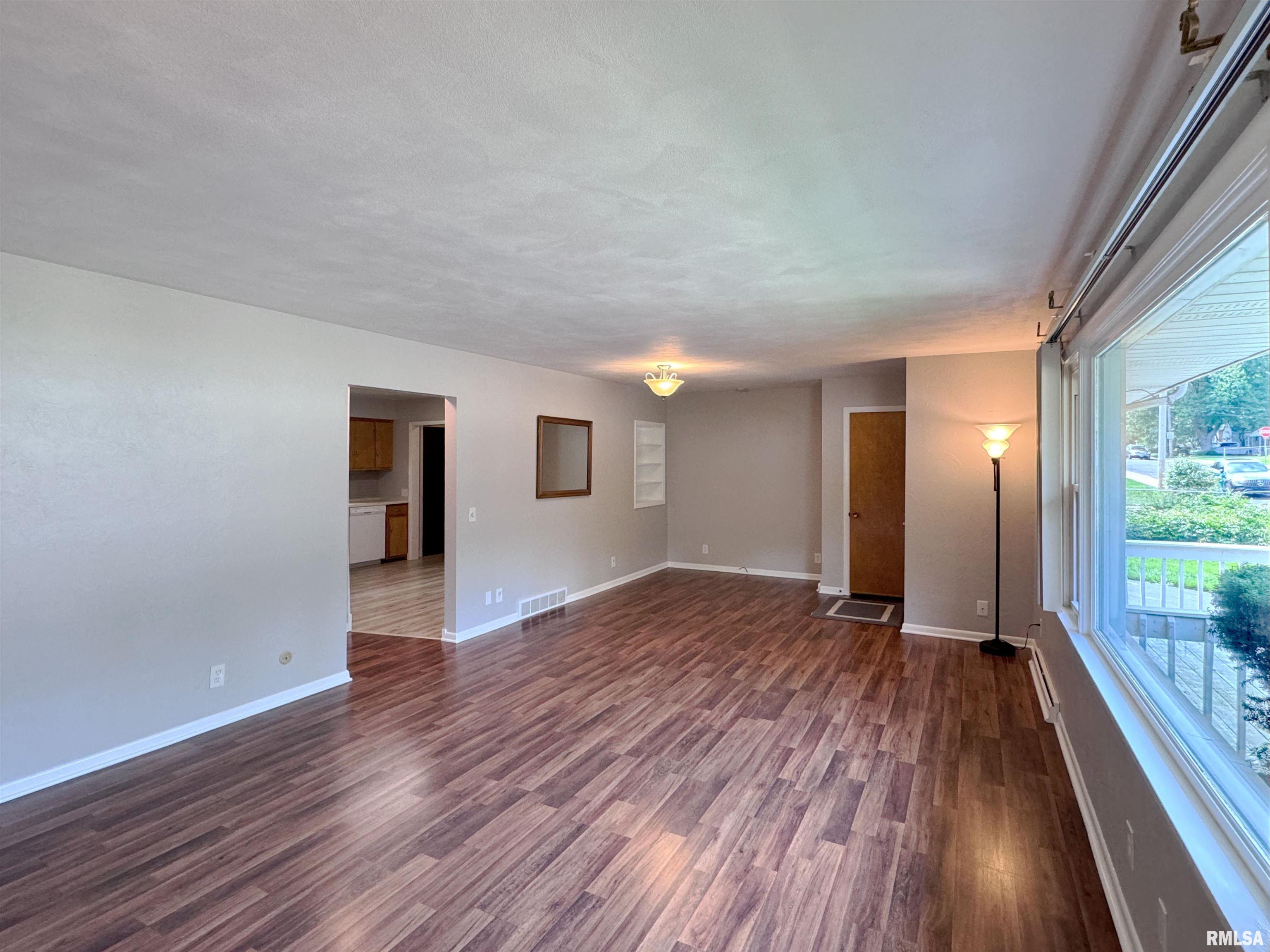 1434 East Rouse Avenue Peoria, IL 61603 - Photo 5 of 25 Gallery Image 5