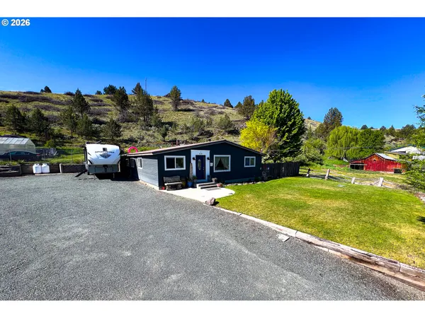 $305,000 | 858 East Main Street, John Day, OR 97845