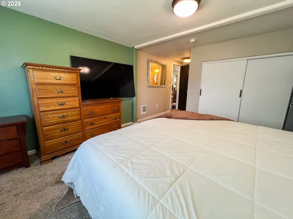 $305,000 | 858 East Main Street, John Day, OR 97845