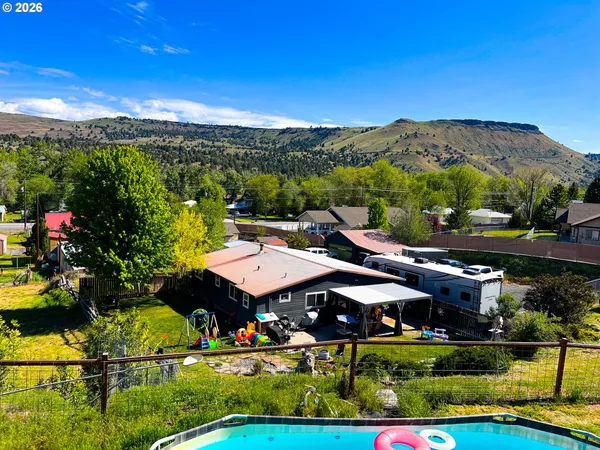 $305,000 | 858 East Main Street, John Day, OR 97845