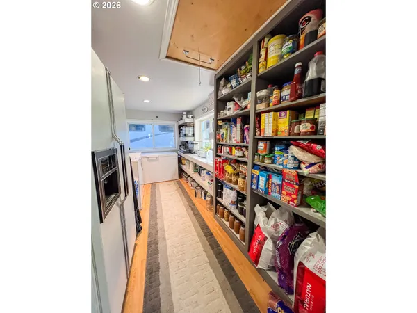 $305,000 | 858 East Main Street, John Day, OR 97845