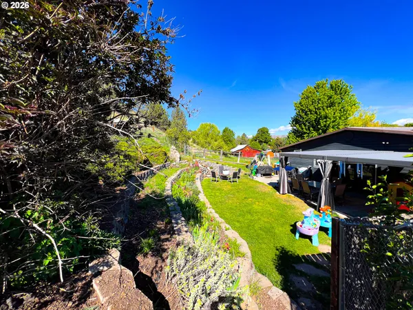 $305,000 | 858 East Main Street, John Day, OR 97845