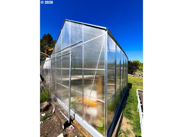 $305,000 | 858 East Main Street, John Day, OR 97845