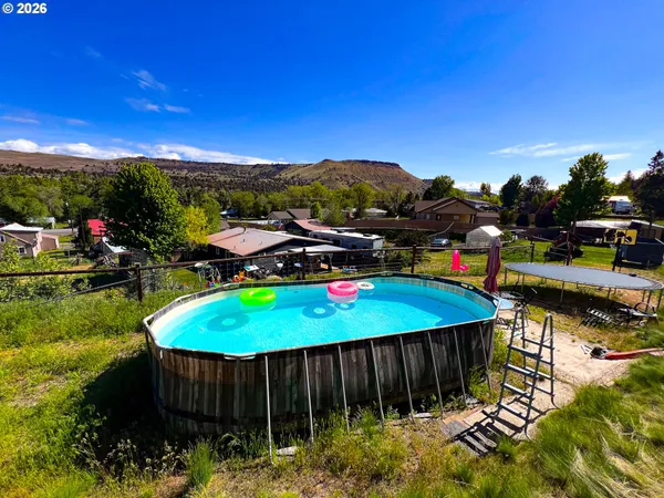 $305,000 | 858 East Main Street, John Day, OR 97845