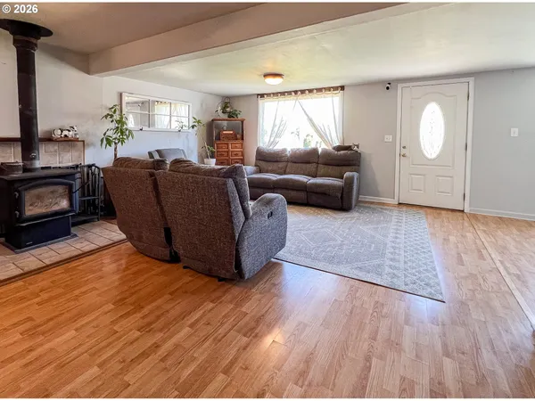 $305,000 | 858 East Main Street, John Day, OR 97845