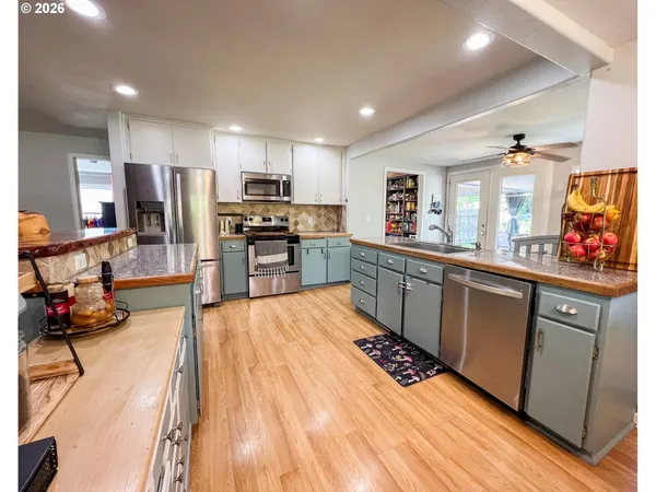 $305,000 | 858 East Main Street, John Day, OR 97845