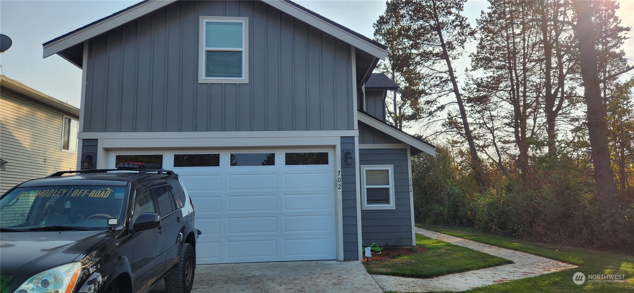 702 E Street Blaine, WA 98230 - Photo 2 of 4 a front view of a house with garden