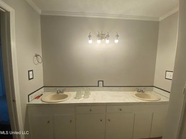 $240,000 | 5039 Forest Hill Road, Byram, MS 39272