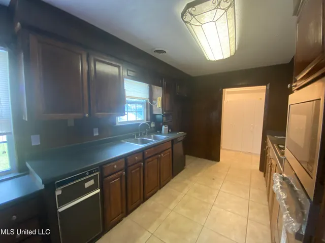 $240,000 | 5039 Forest Hill Road, Byram, MS 39272