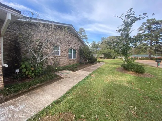 $240,000 | 5039 Forest Hill Road, Byram, MS 39272