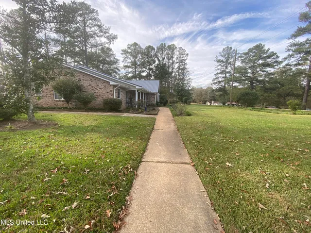 $240,000 | 5039 Forest Hill Road, Byram, MS 39272