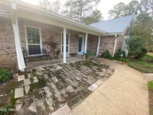 $240,000 | 5039 Forest Hill Road, Byram, MS 39272
