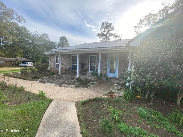 $240,000 | 5039 Forest Hill Road, Byram, MS 39272