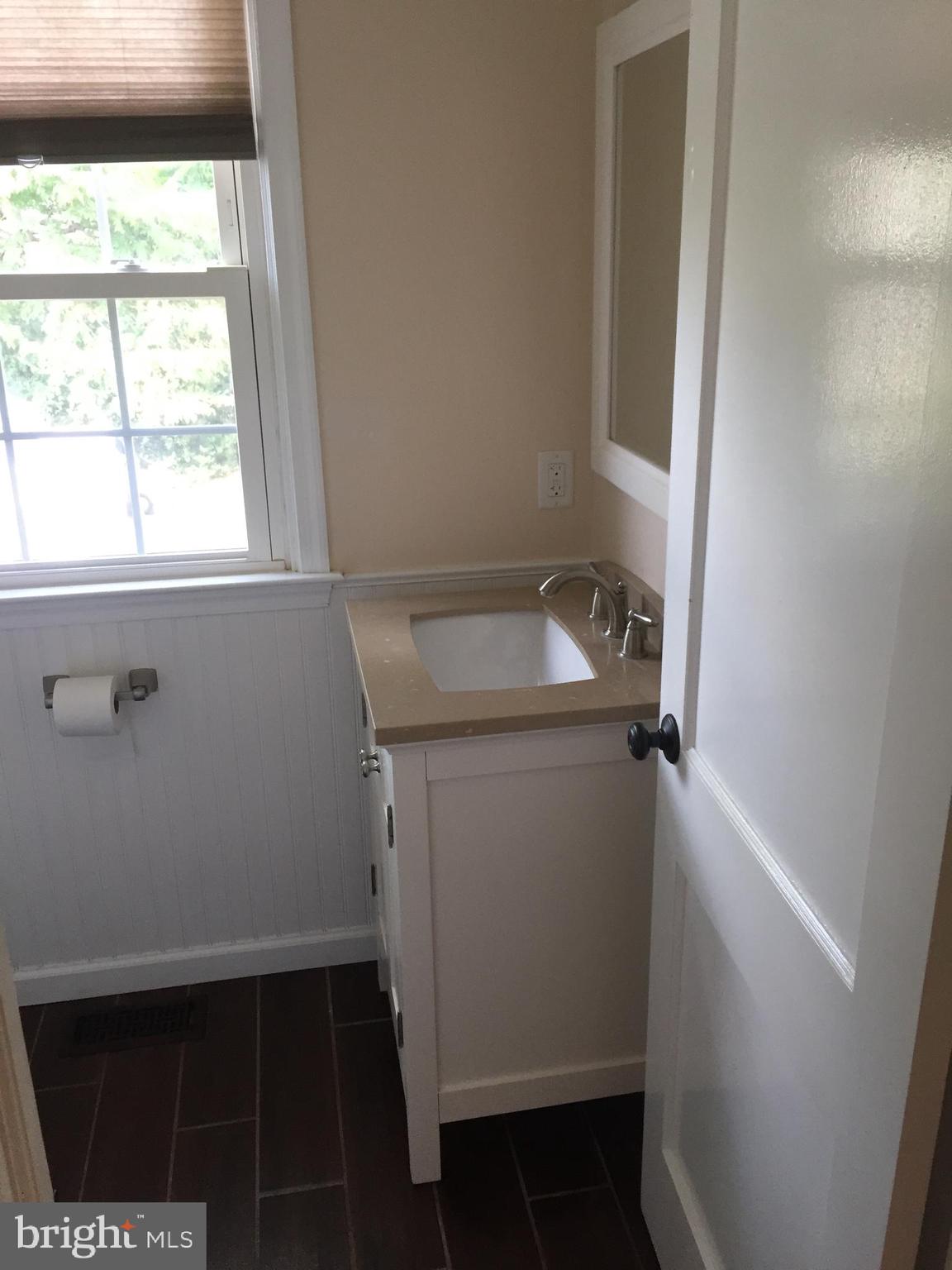 432 Colfax Road Havertown, PA 19083 - Photo 10 of 18 2nd floor bathroom