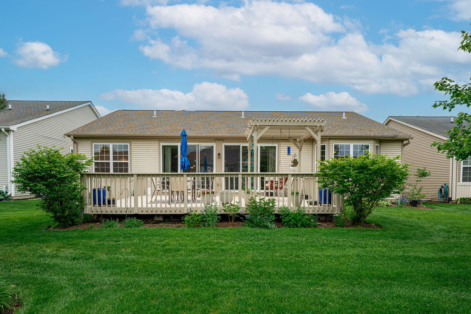 632 Tuscan View Drive Elgin, IL 60124 - Photo 44 of 52 a front view of a house with a garden