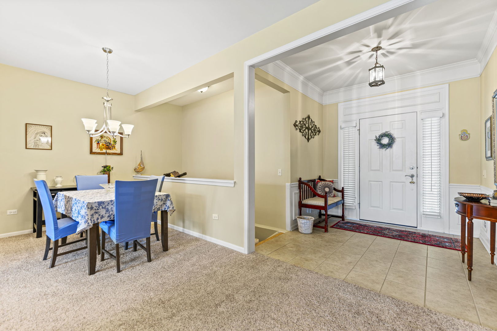 632 Tuscan View Drive Elgin, IL 60124 - Photo 5 of 52 a view of a livingroom with furniture and a window
