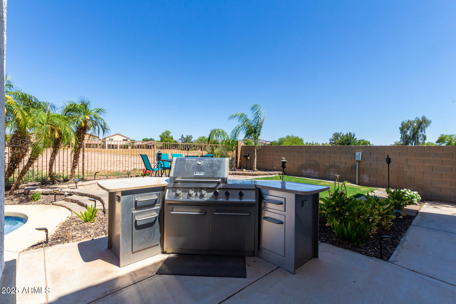 6635 South Cottonfields Lane Laveen, AZ 85339 - Photo 46 of 49 a view of a chairs and table in the terrace