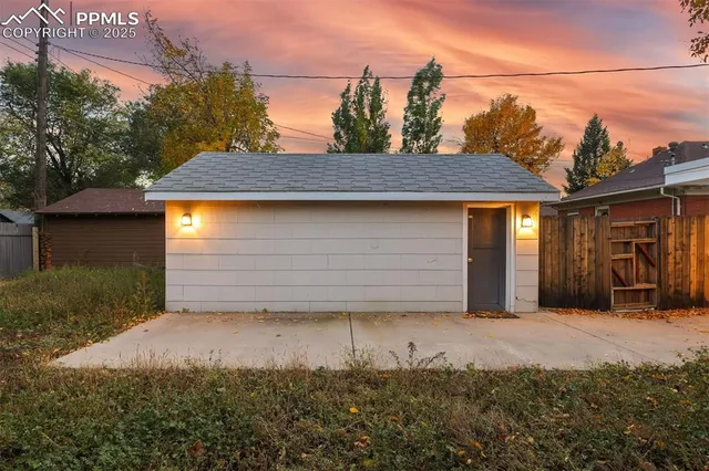 a view of backyard of house