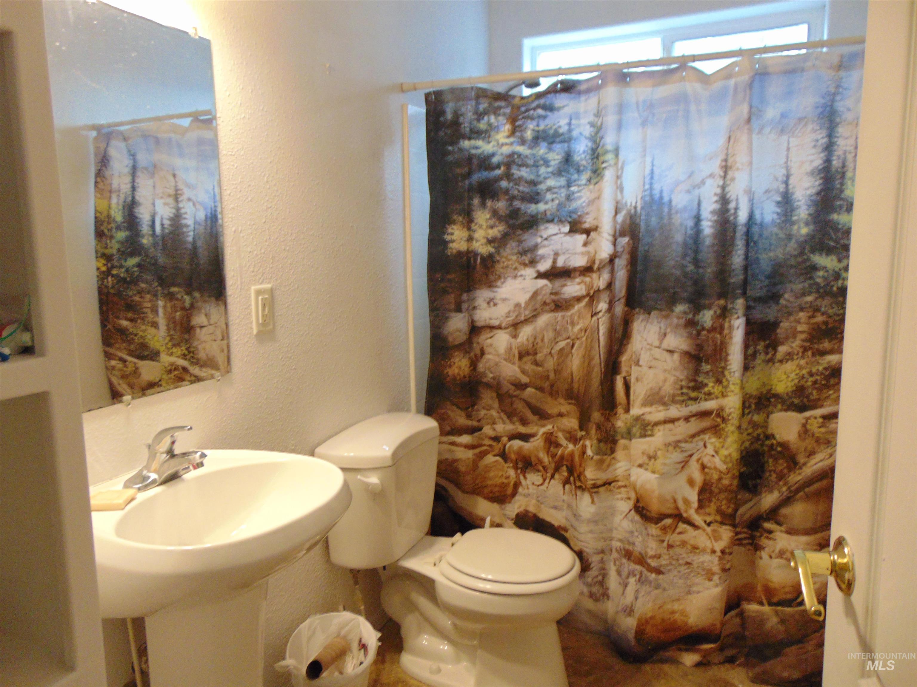 30 Maple Drive Weiser, ID 83672 - Photo 9 of 17 Bathroom with curtained shower and a textured wall