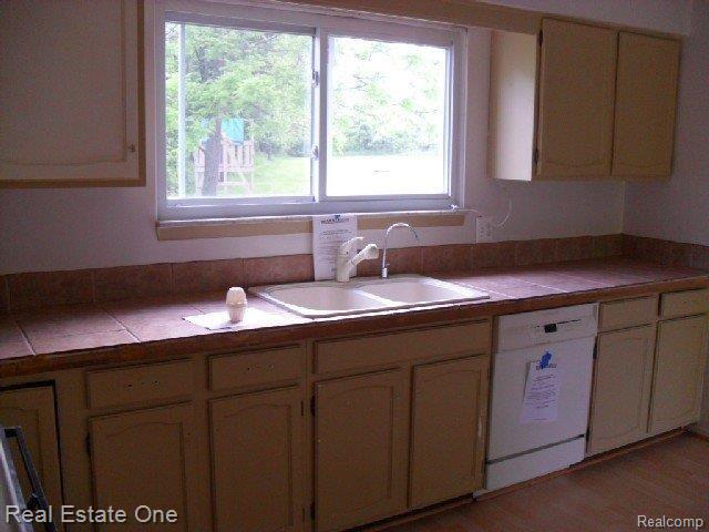 3421 Brewer Road Howell, MI 48855 - Photo 10 of 25 3421 Brewer Rd.-Kitchen(b).jpg