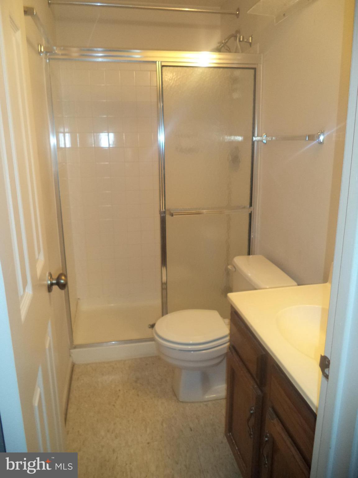 8537 Rhuddlan Road Baltimore, MD 21236 - Photo 9 of 14 Bath (Master)