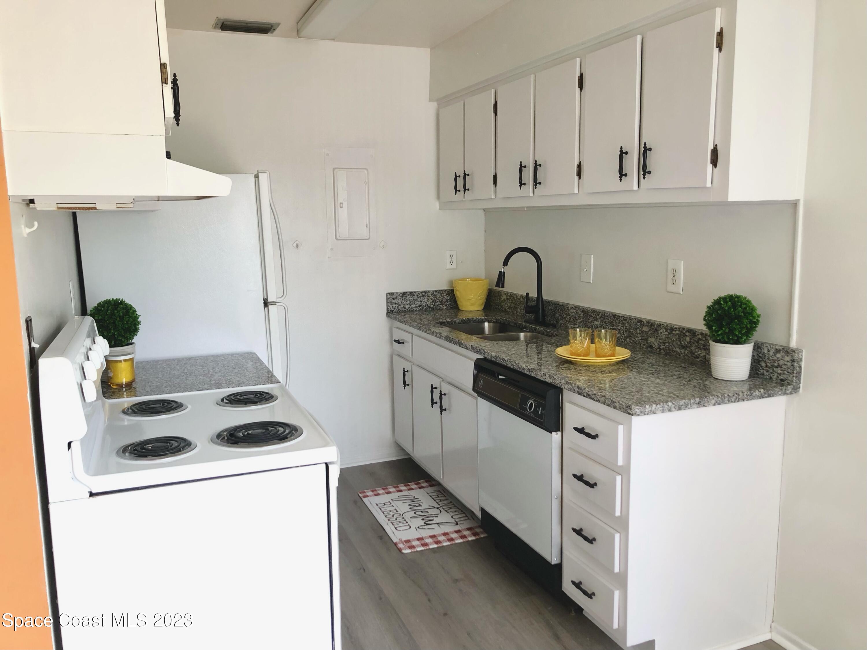 1225 North Wickham Road, Unit 721 Melbourne, FL 32935 - Photo 8 of 18 Kitchen