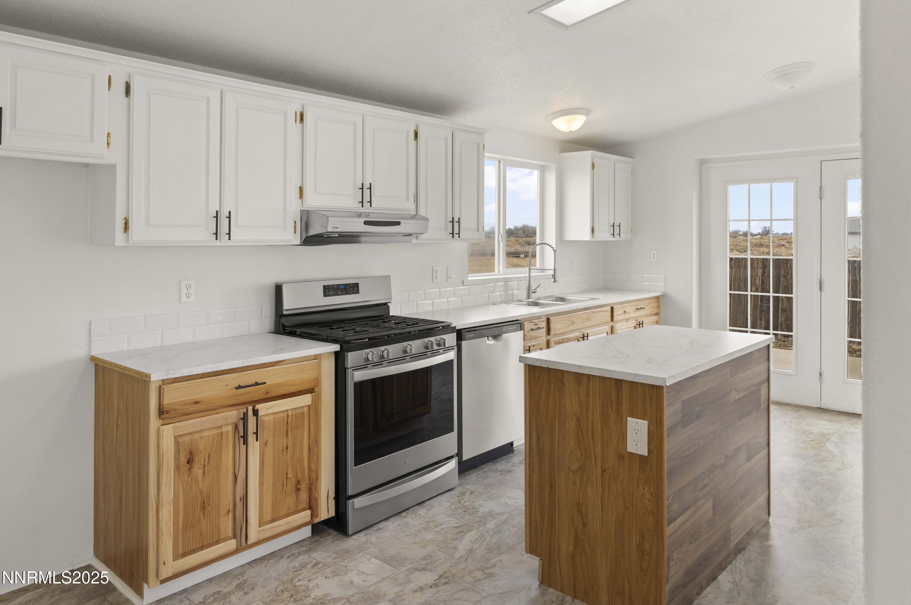 545 Joel Way Fallon, NV 89406 - Photo 5 of 20 kitchen