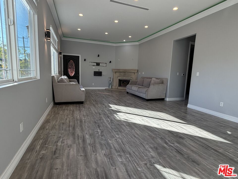 10006 Samoa Avenue Tujunga, CA 91042 - Photo 11 of 34