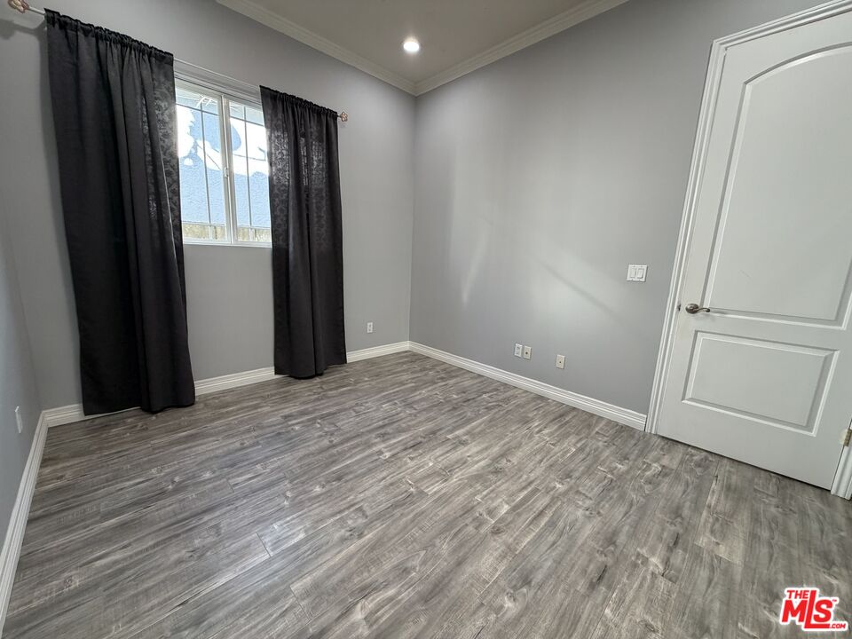 10006 Samoa Avenue Tujunga, CA 91042 - Photo 15 of 34