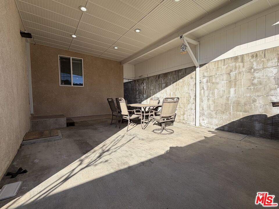 10006 Samoa Avenue Tujunga, CA 91042 - Photo 33 of 34