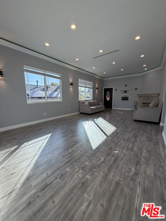 10006 Samoa Avenue Tujunga, CA 91042 - Photo 5 of 34